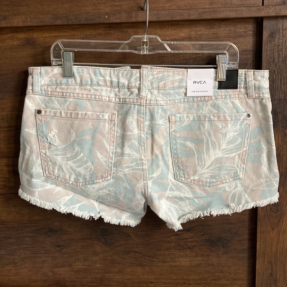 RVCA SHORTS - Picture 2 of 3